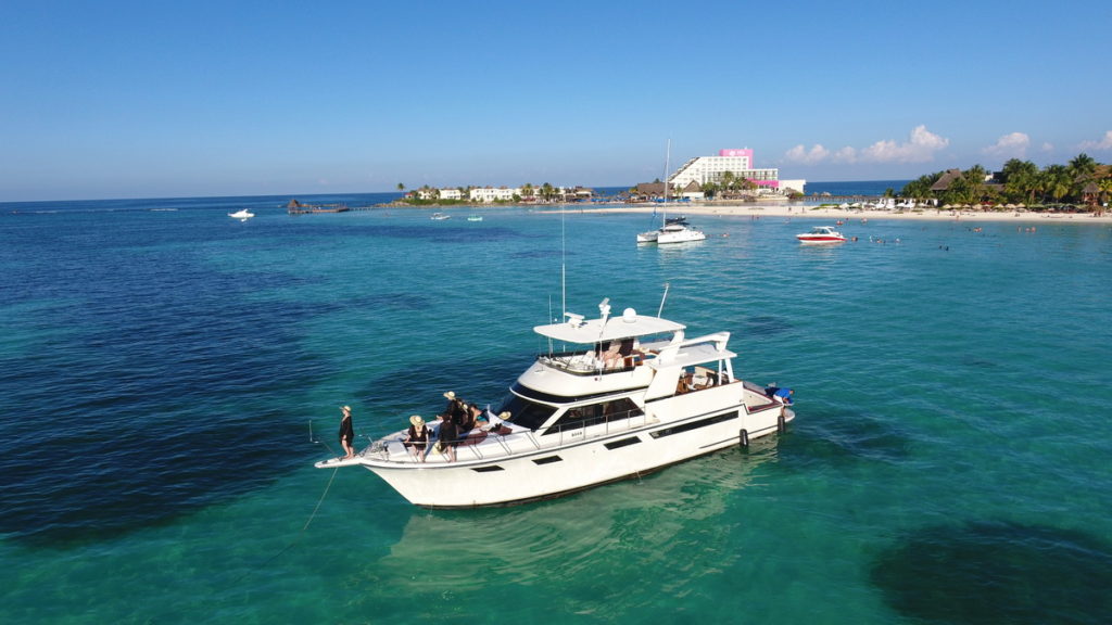 Yacht Party for groups to Isla Mujeres - MTS - Renta de yates en Cancun ...